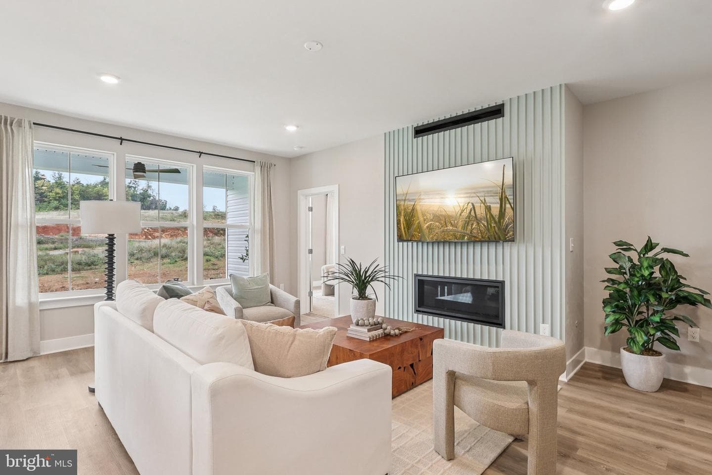 228 Hydrangea Way photo 5