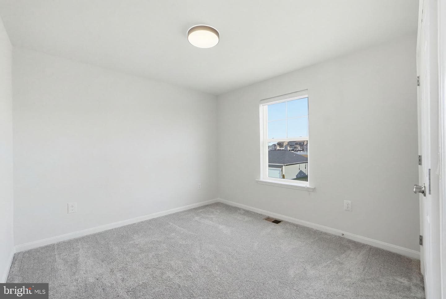 128 Poe Drive photo 40