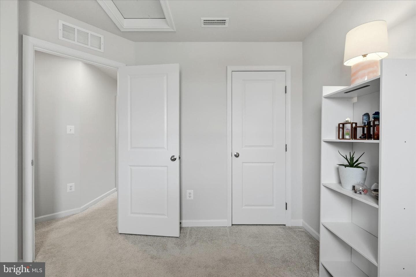 119 Kensington Circle photo 27
