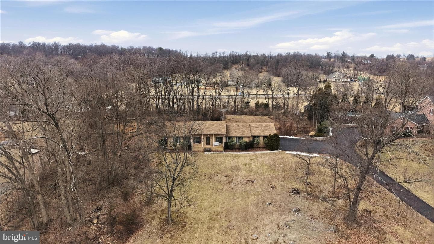 138 Gloucester Drive photo 46