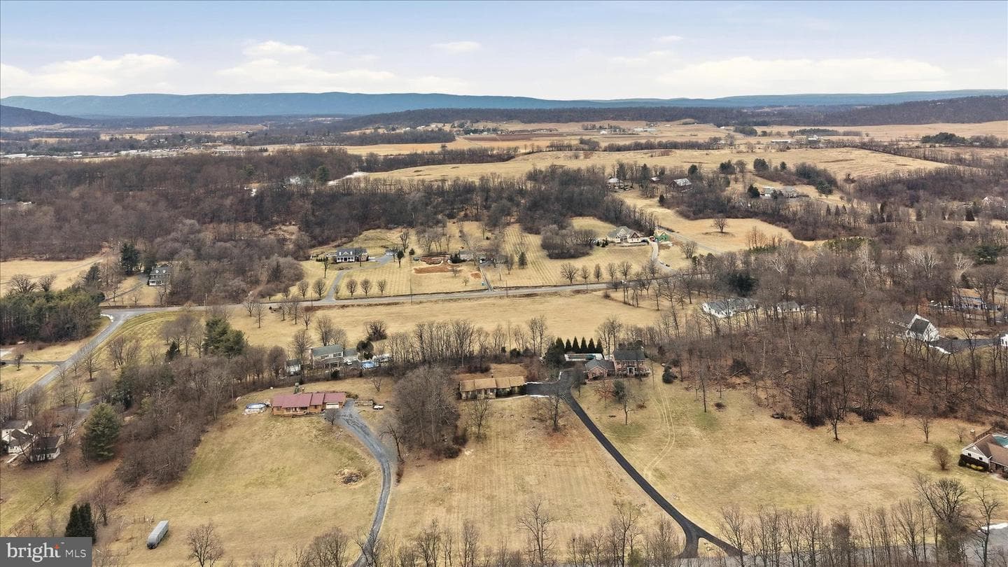 138 Gloucester Drive photo 47