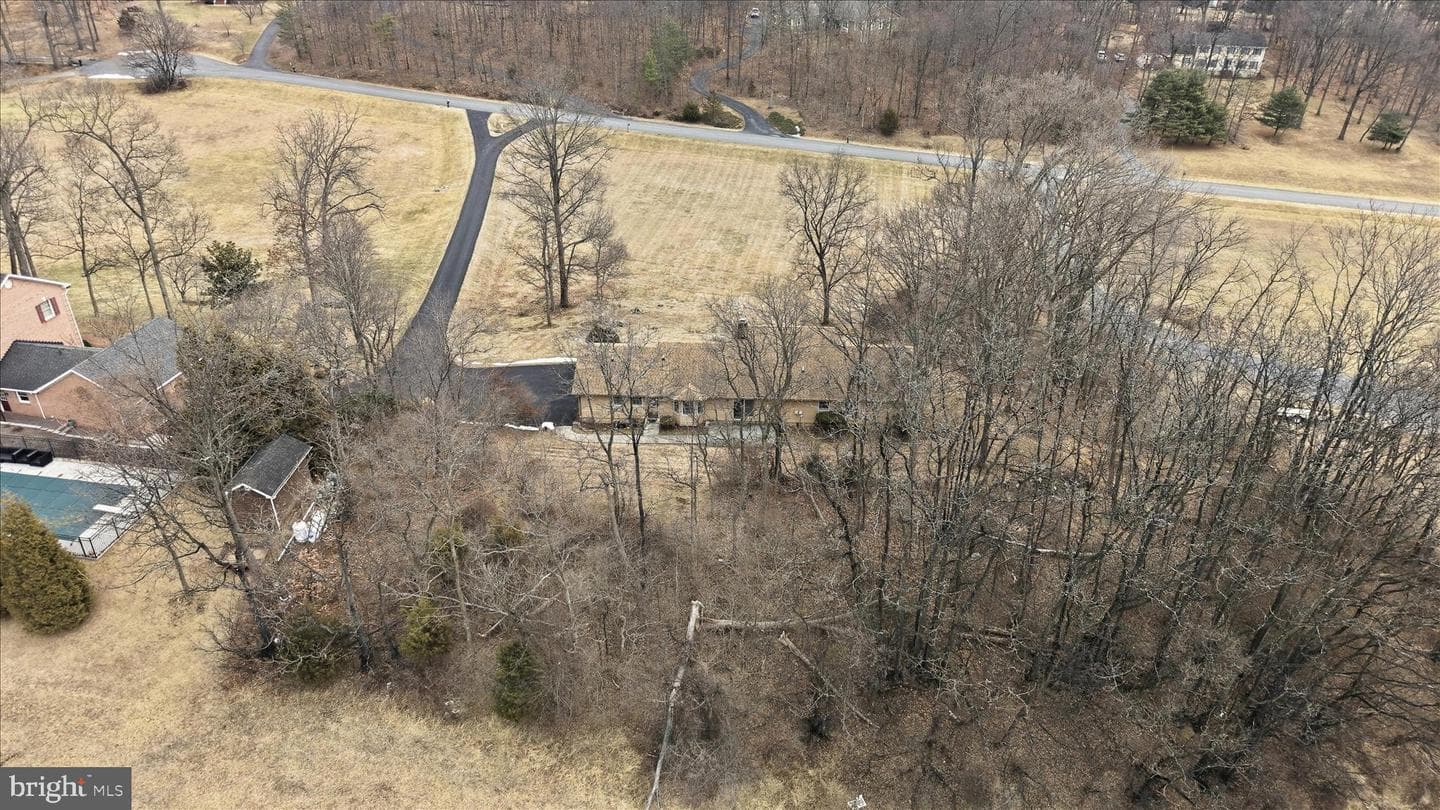 138 Gloucester Drive photo 52