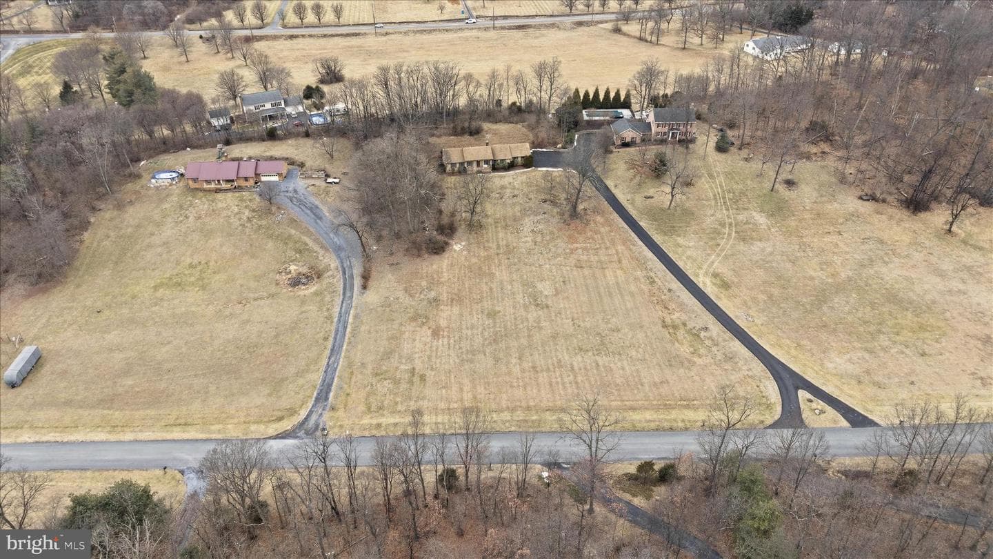 138 Gloucester Drive photo 53