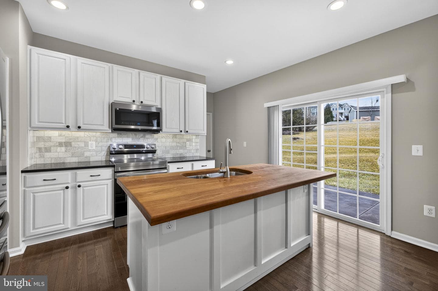 113 Colonial Drive photo 12