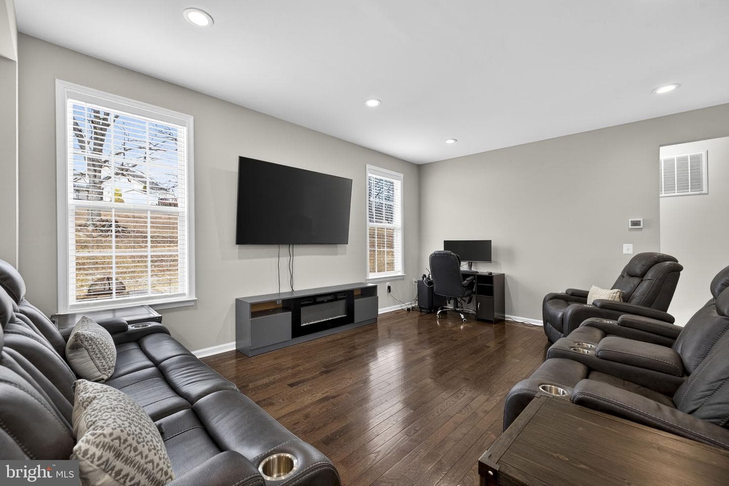 113 Colonial Drive photo 9