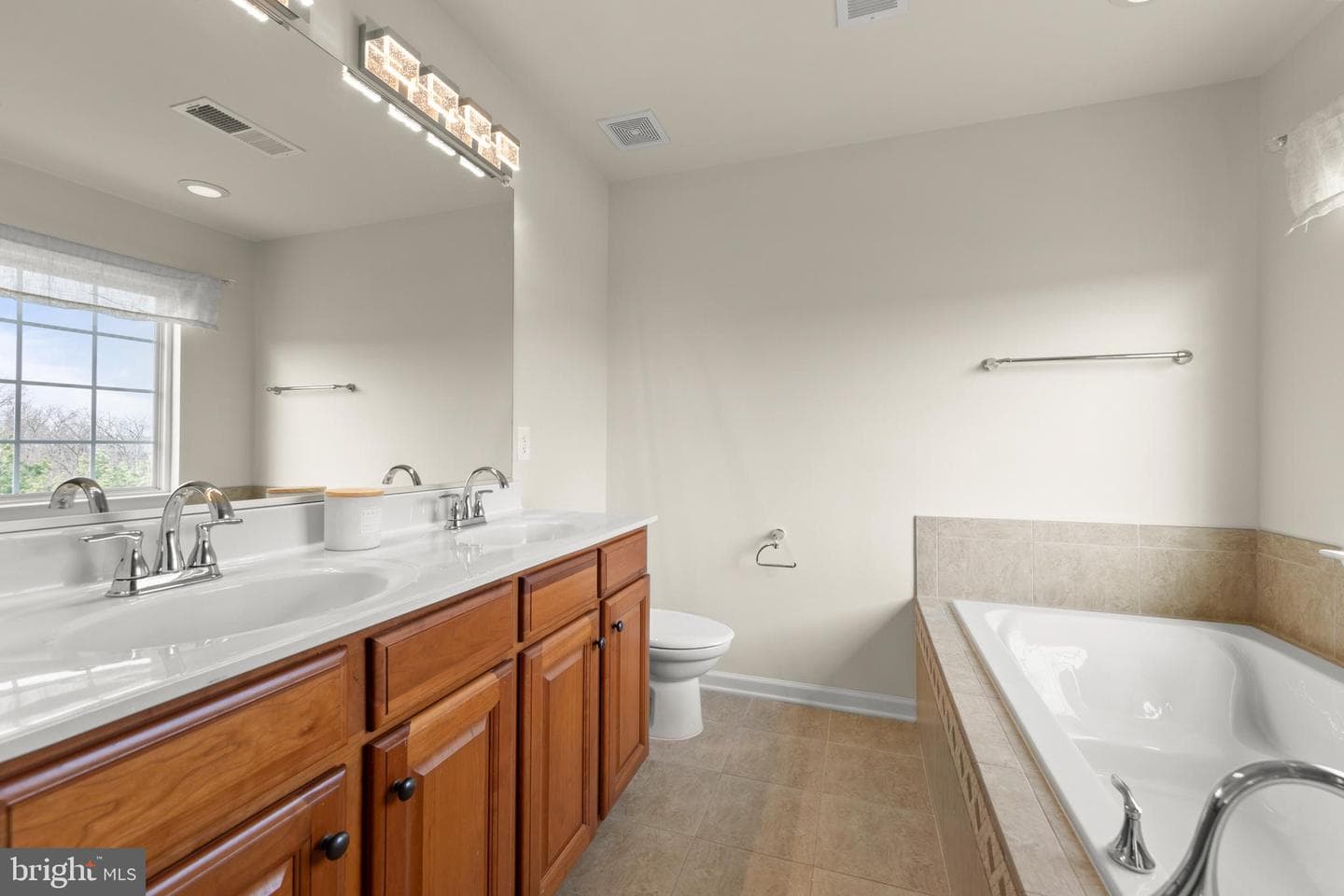 122 Vincent Drive photo 35
