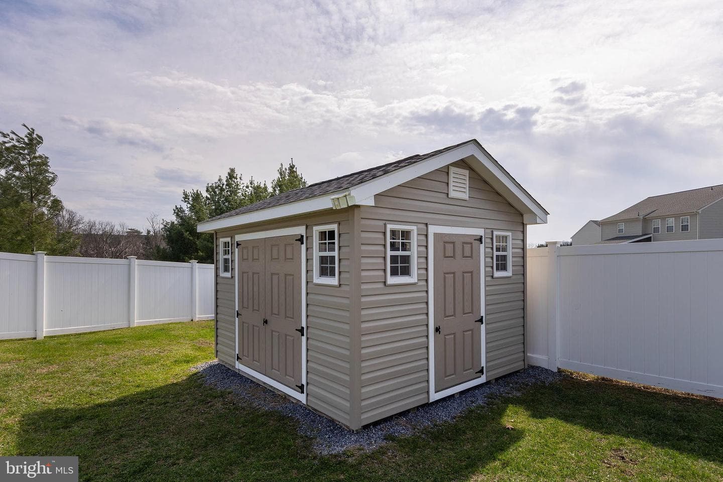 122 Vincent Drive photo 9