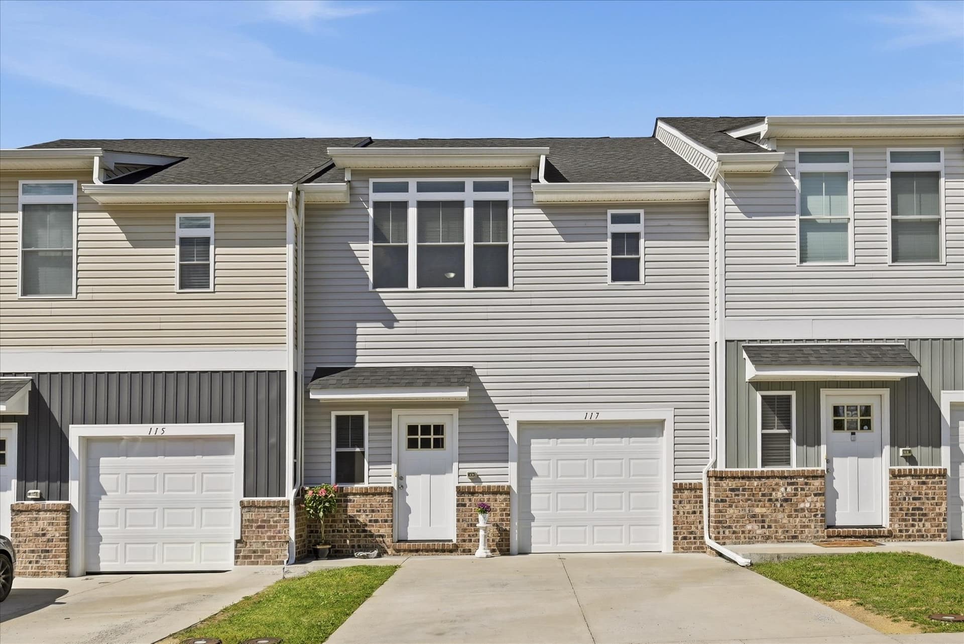 117 Coralyrose Ct photo 3