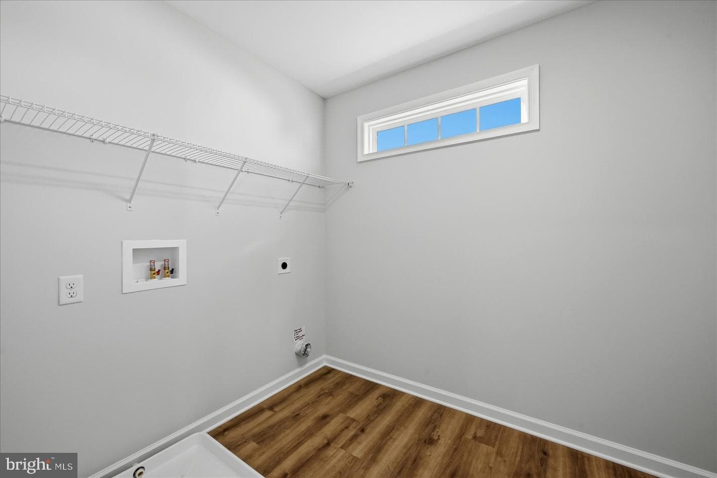 251 Rossmann Blvd photo 38