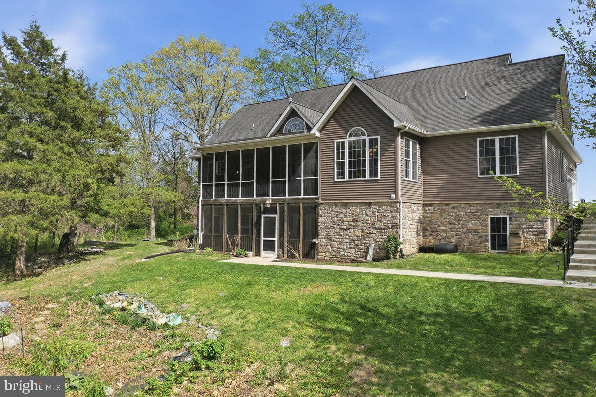 201 Liberty Lane photo 36