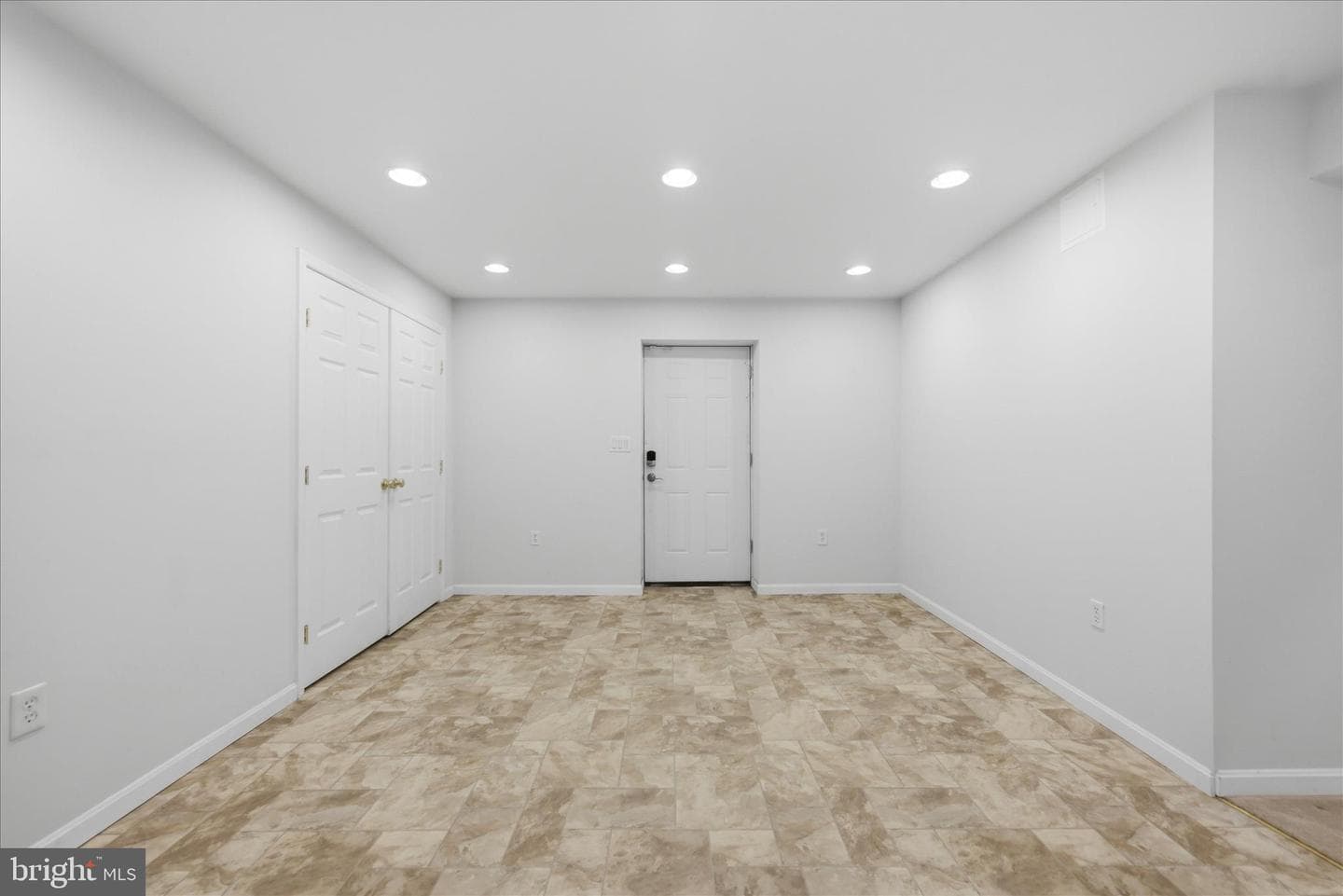 300 Clydesdale Drive photo 48