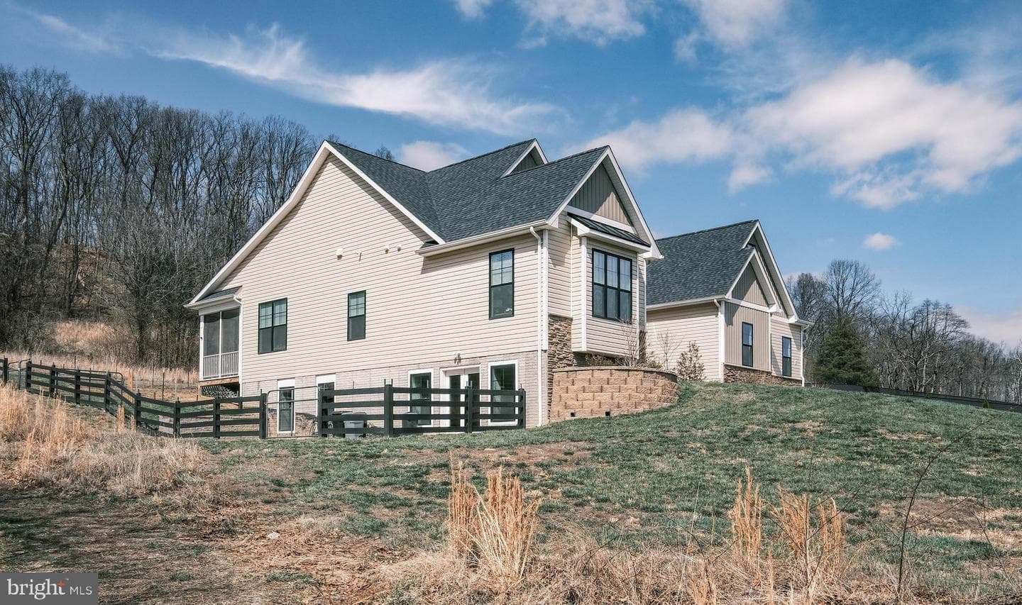 121 Windrow Court photo 4