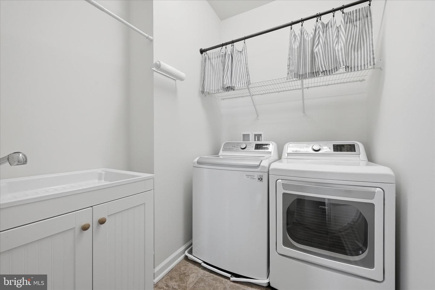 121 Hayvenhurst Court photo 20