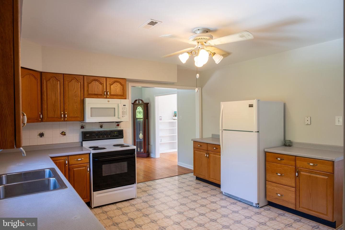 134 Country Club Cir photo 5