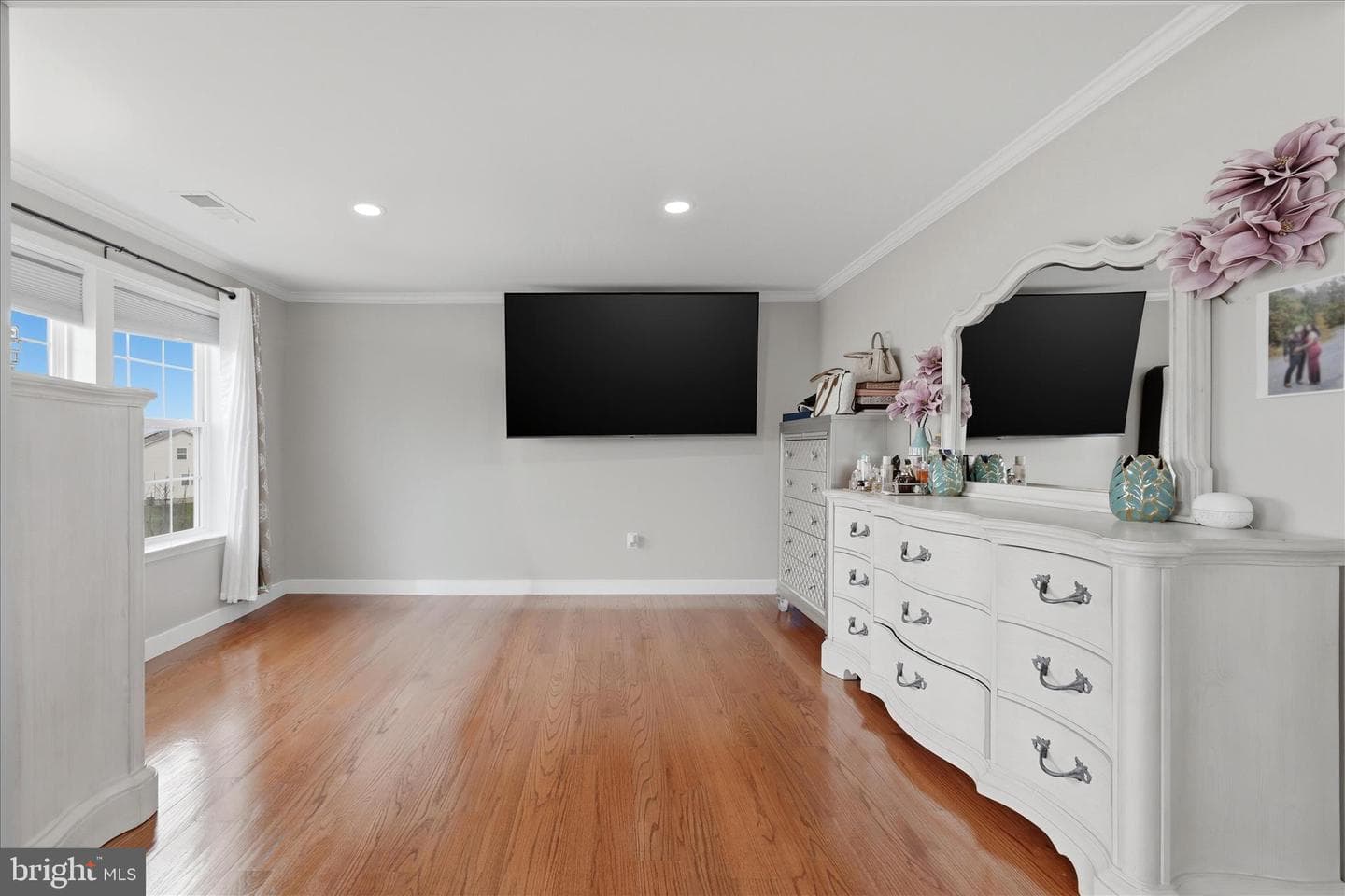107 Paris Court photo 29