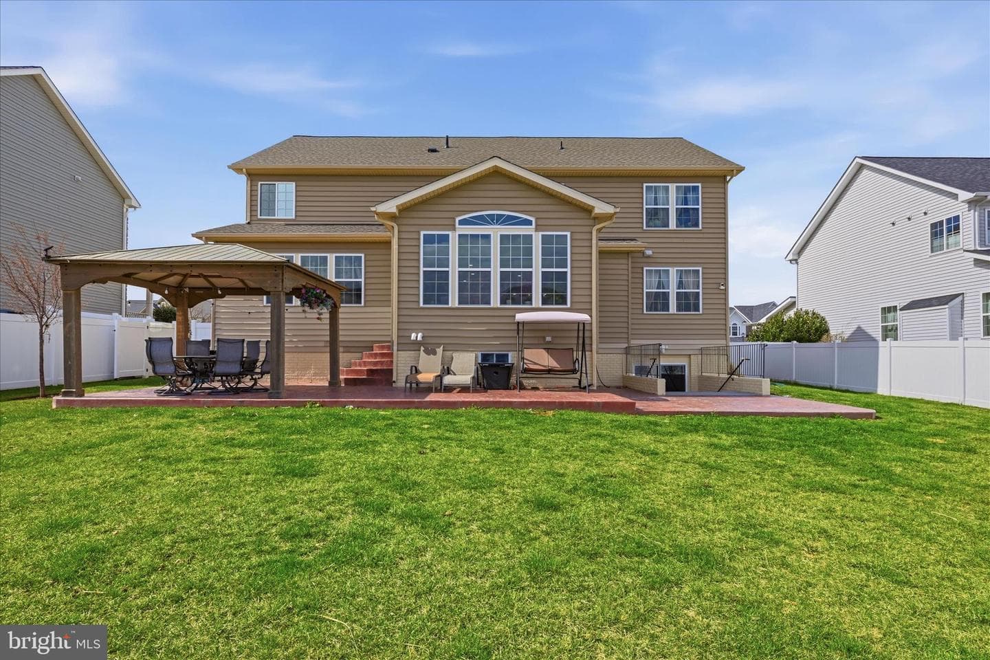 107 Paris Court photo 58