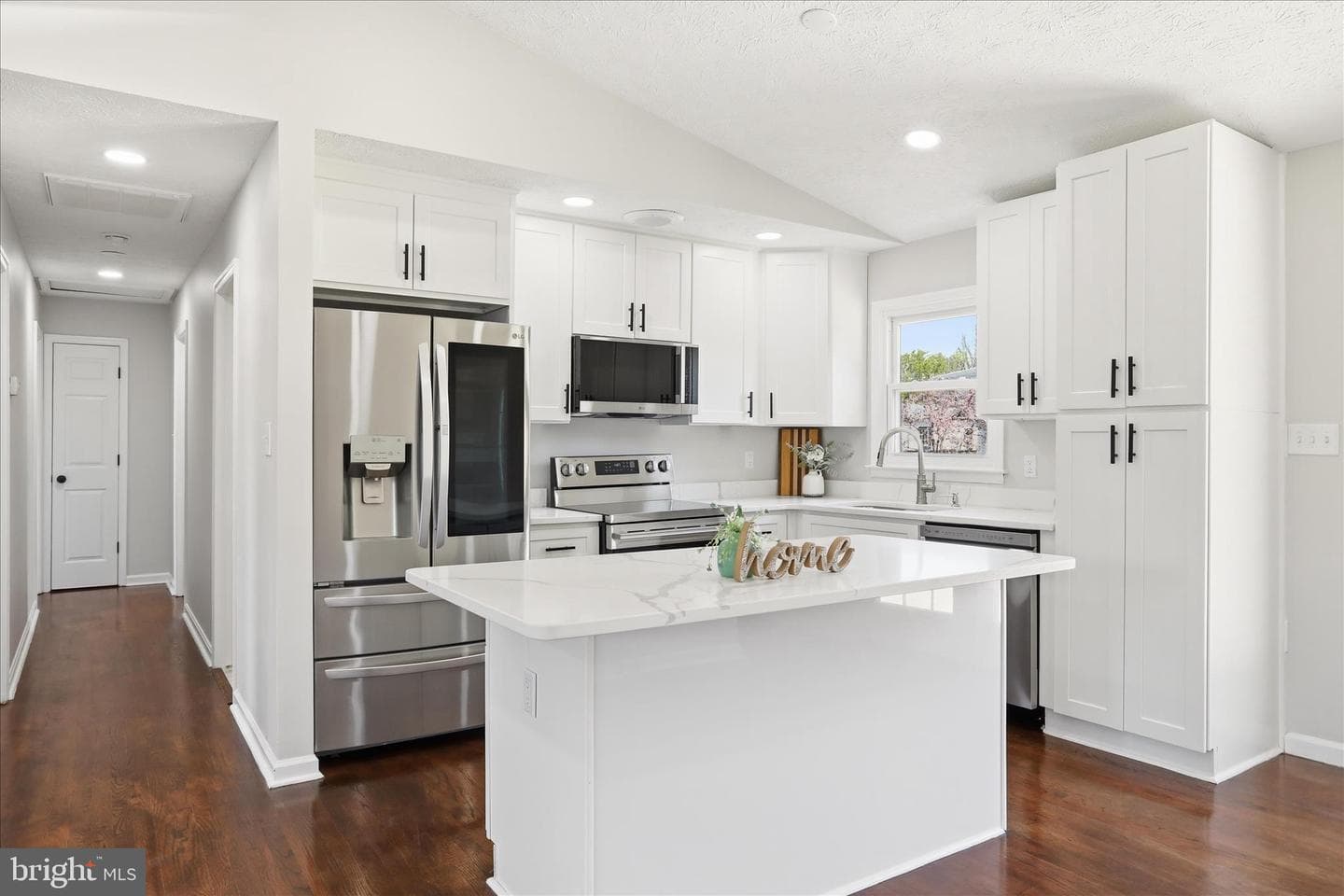 306 Tanager Drive photo 8