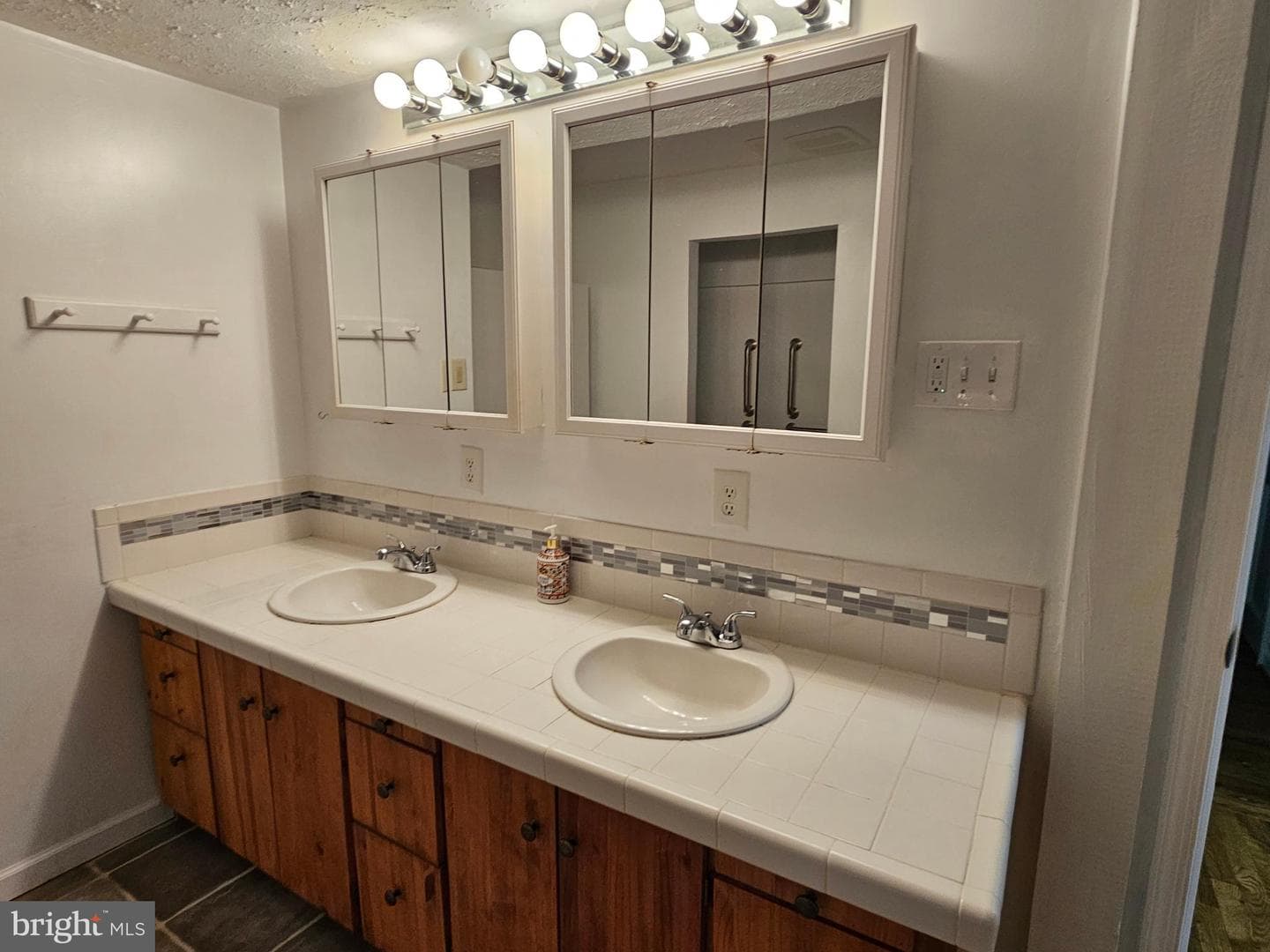 274 Woodside Lane photo 37