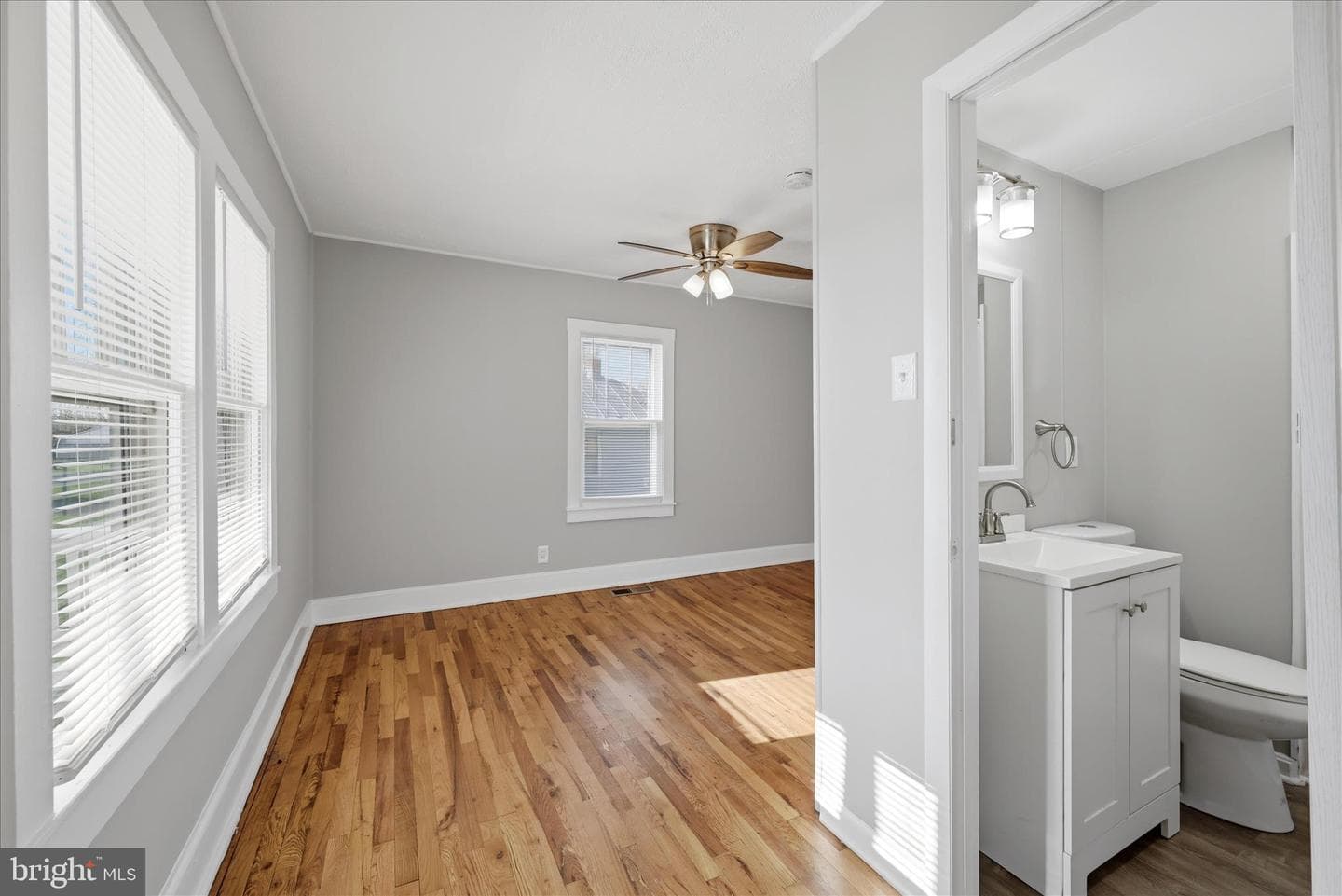 155 Royal Avenue photo 20