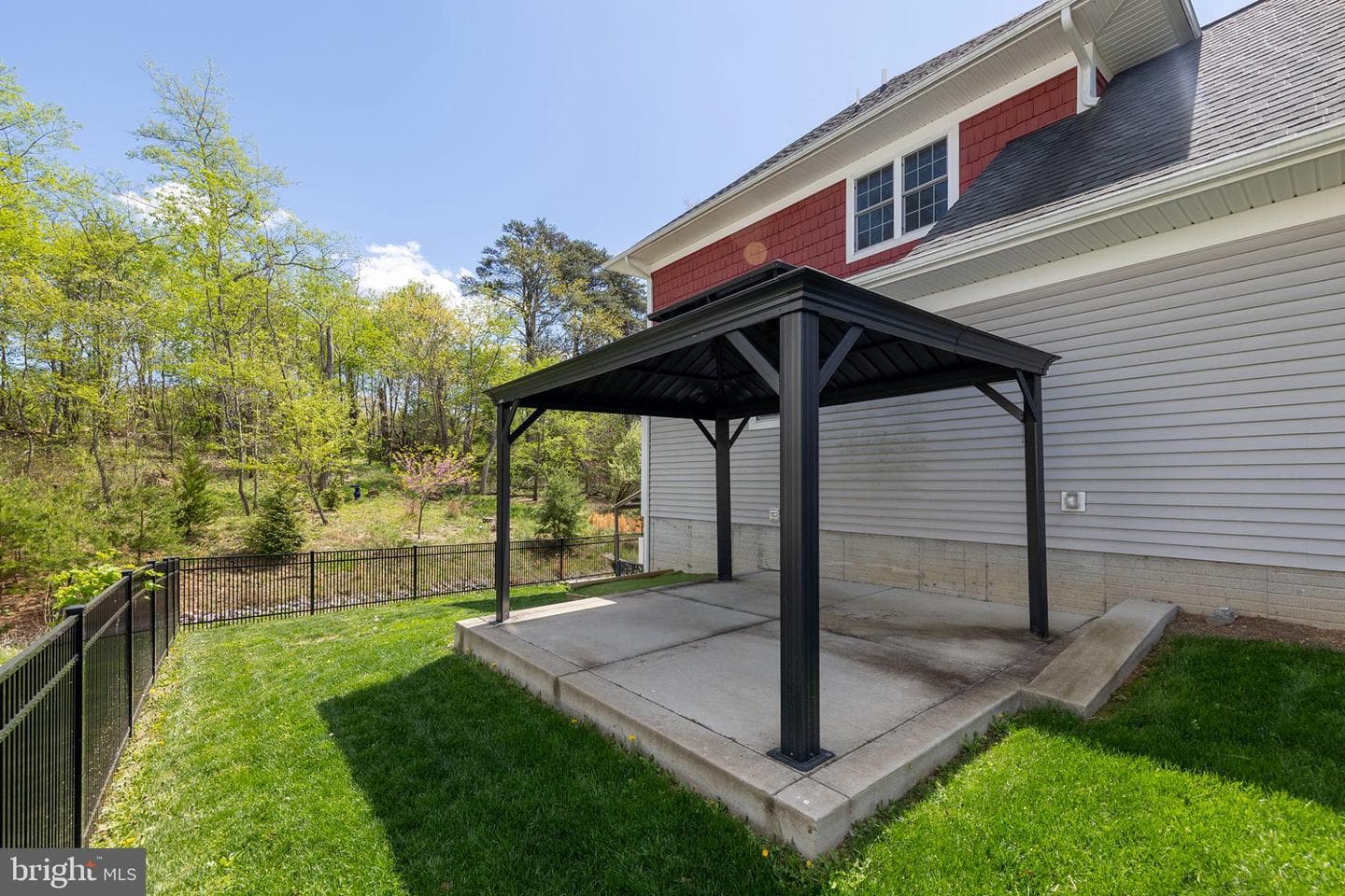 112 Colonial Drive photo 45