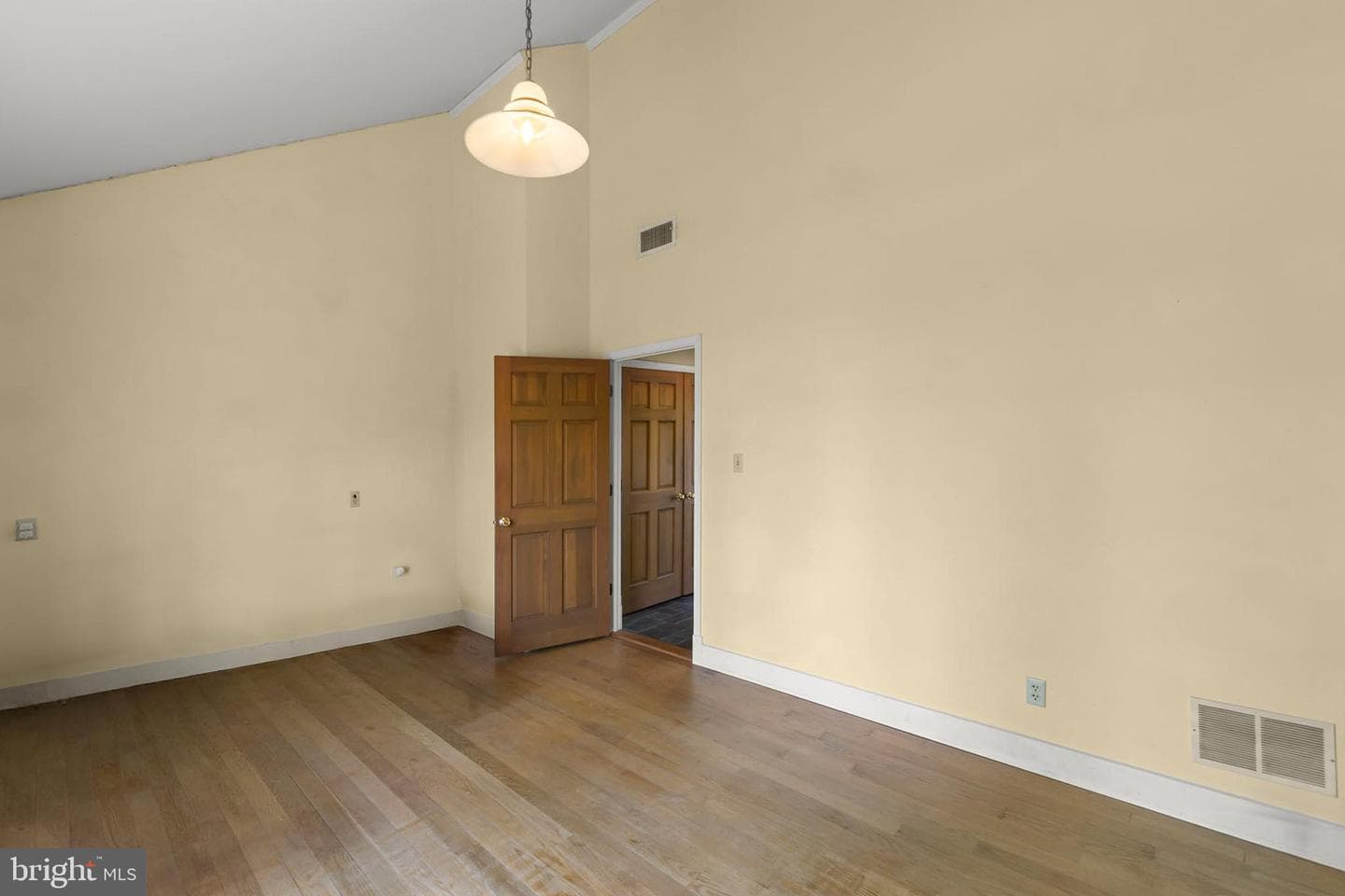 221 Settlers Lane photo 25