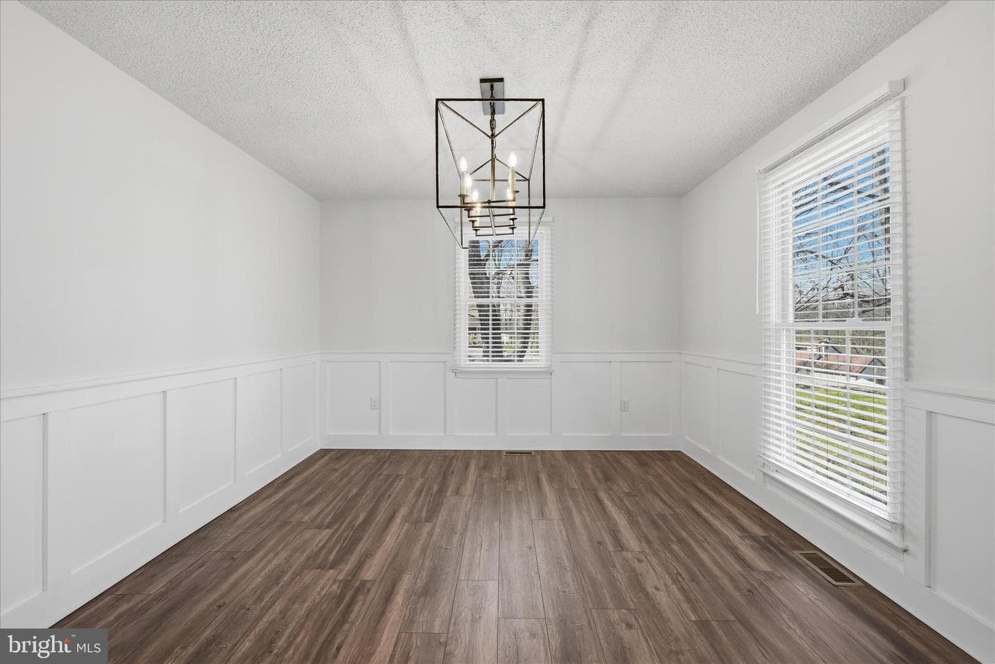 400 Lakeview Drive photo 11