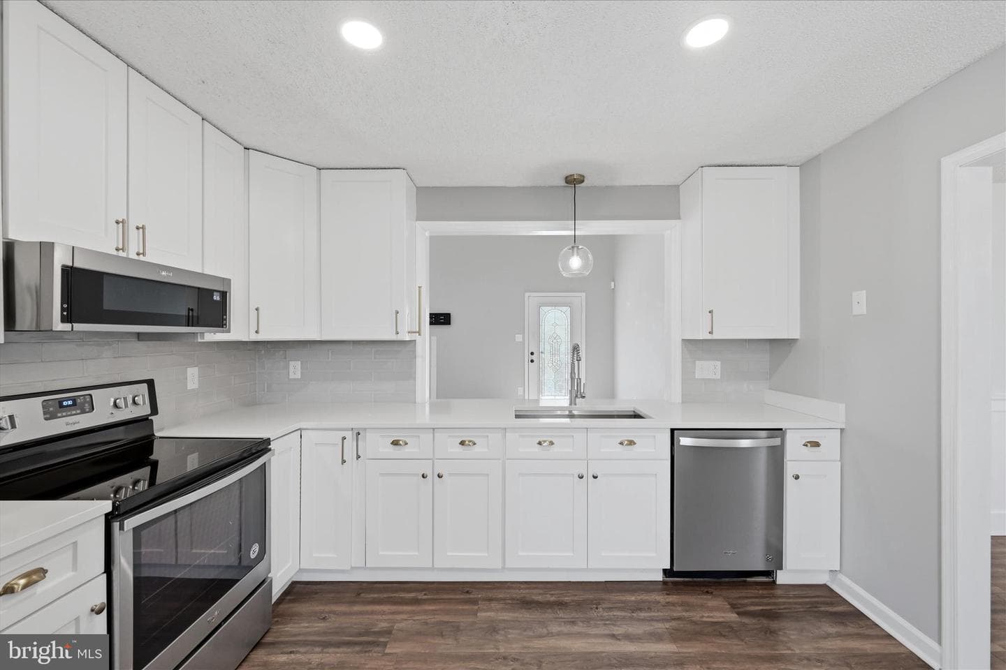 400 Lakeview Drive photo 14