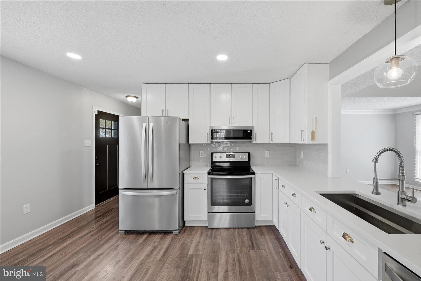 400 Lakeview Drive photo 16