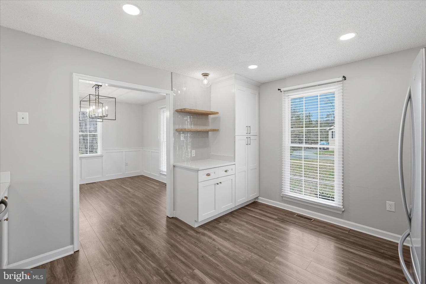 400 Lakeview Drive photo 17