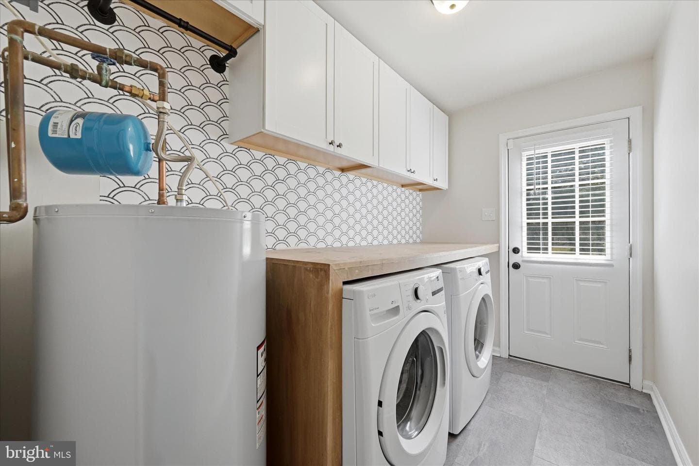 400 Lakeview Drive photo 20