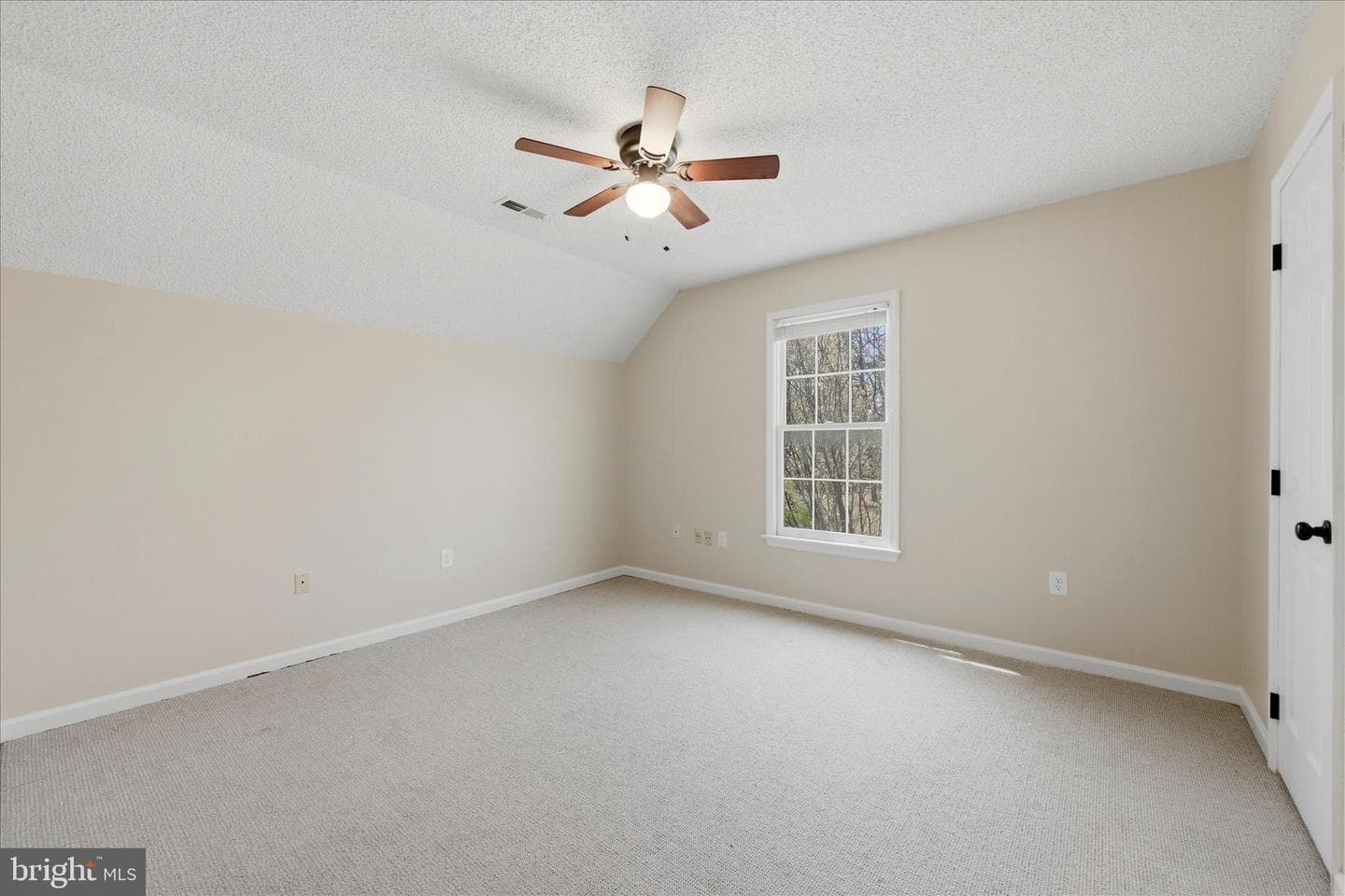 400 Lakeview Drive photo 34