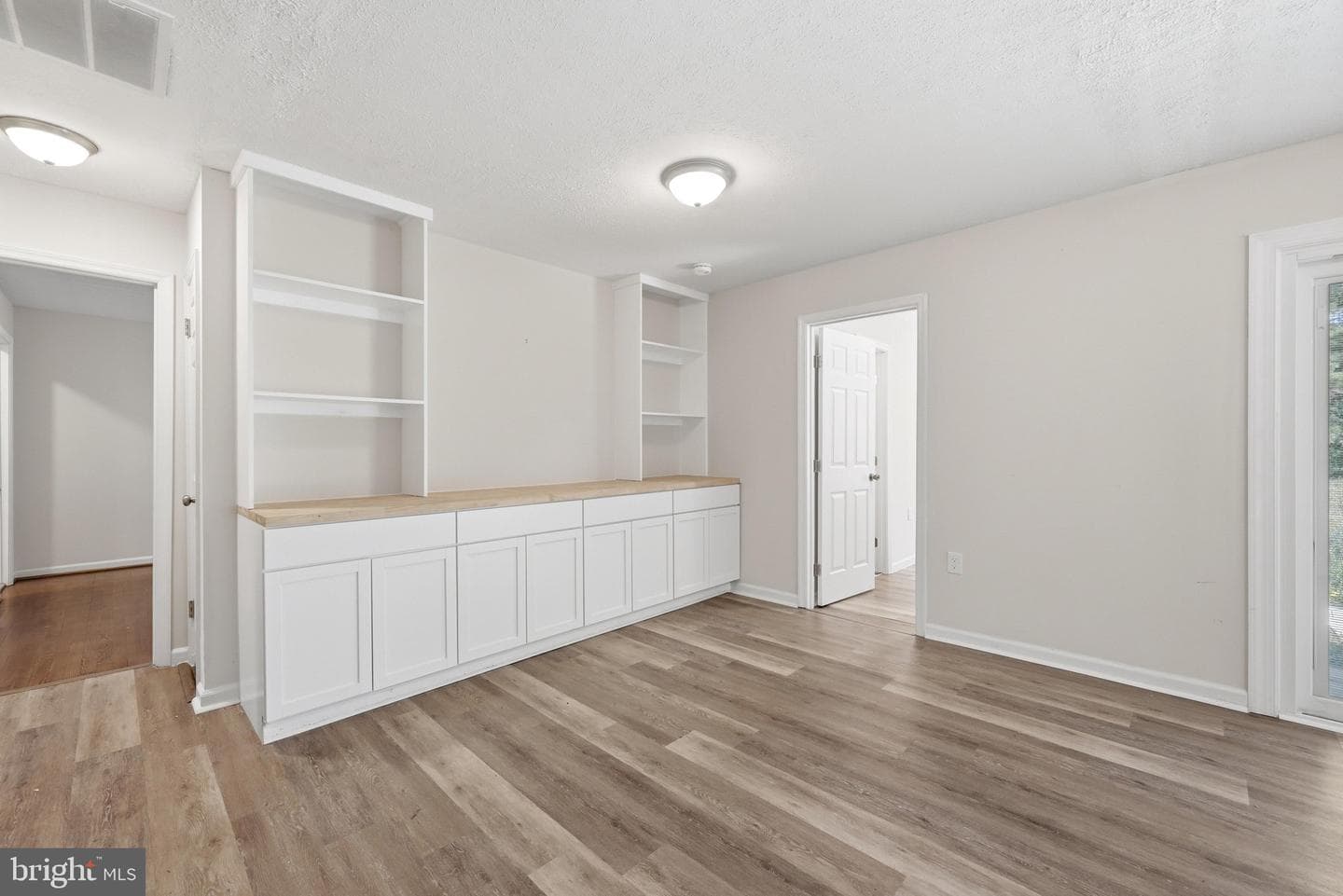 112 Lane St photo 11