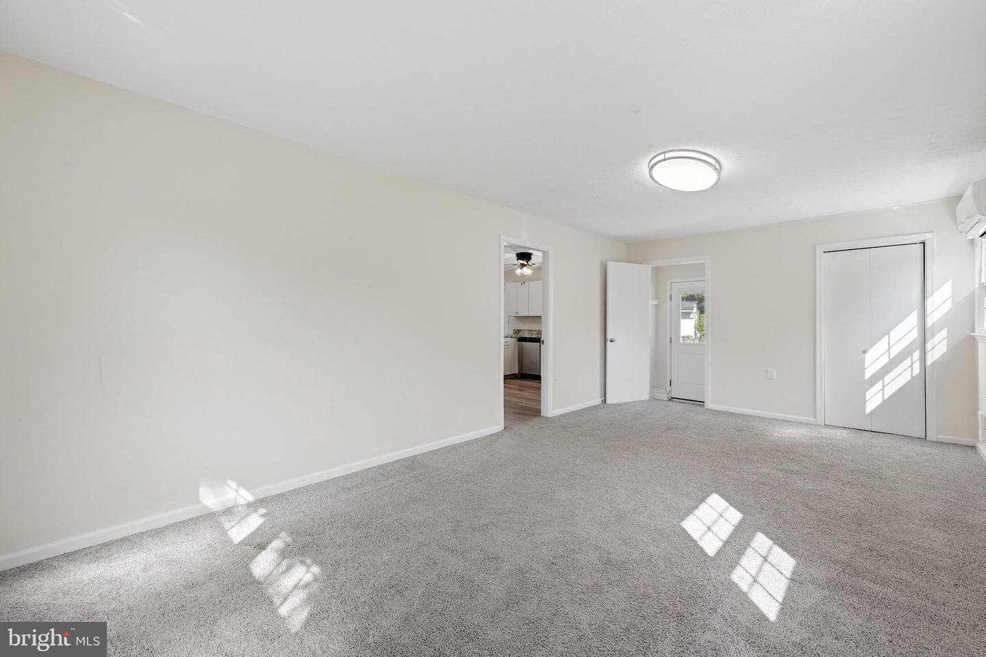 112 Lane St photo 23