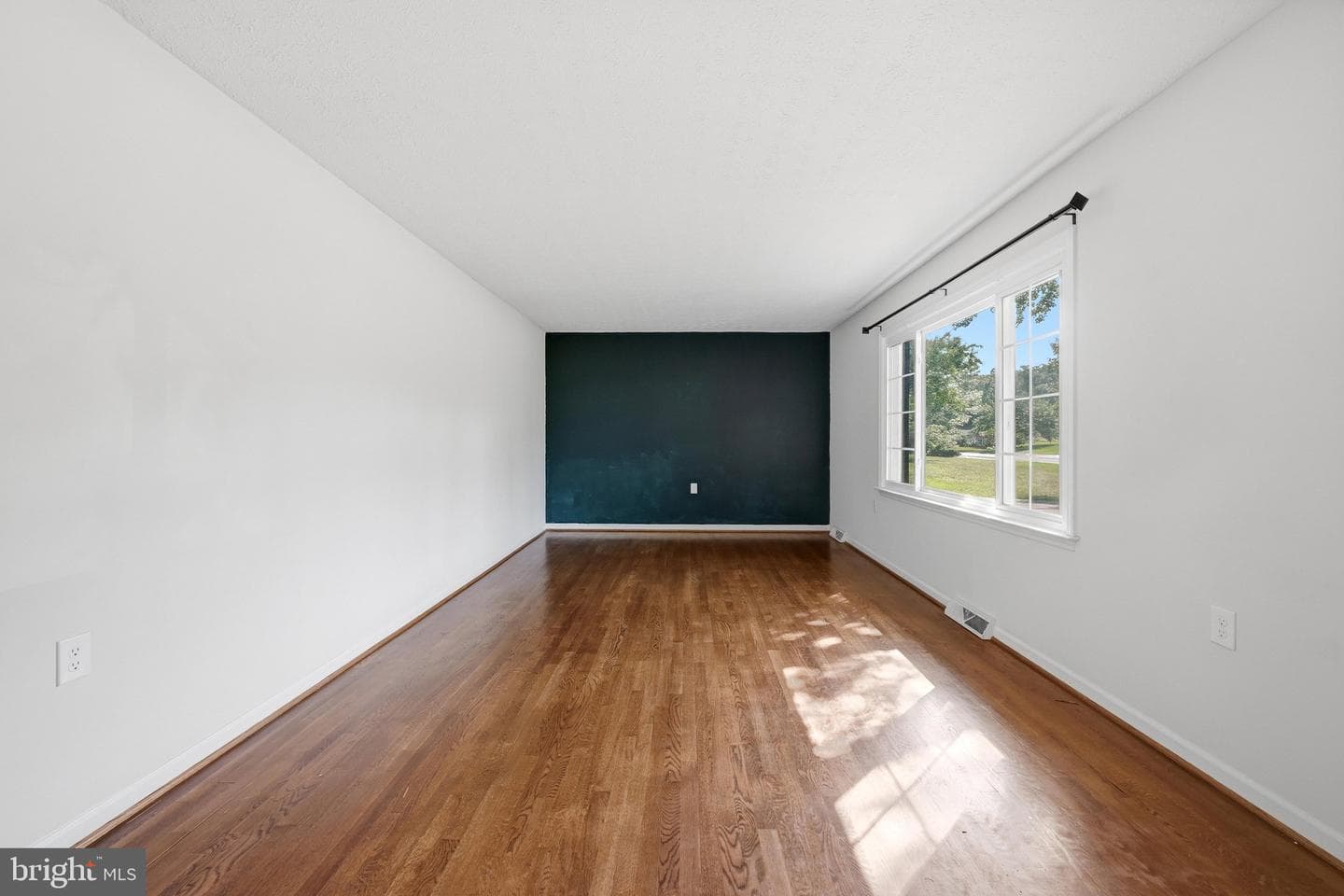 112 Lane St photo 9