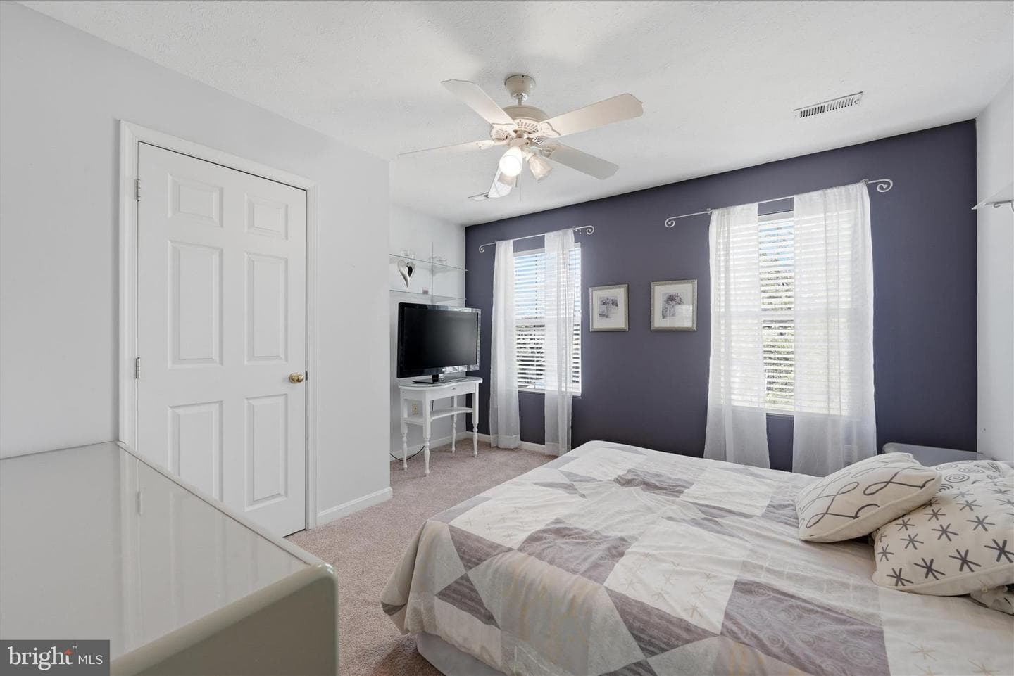 126 Churchill photo 26