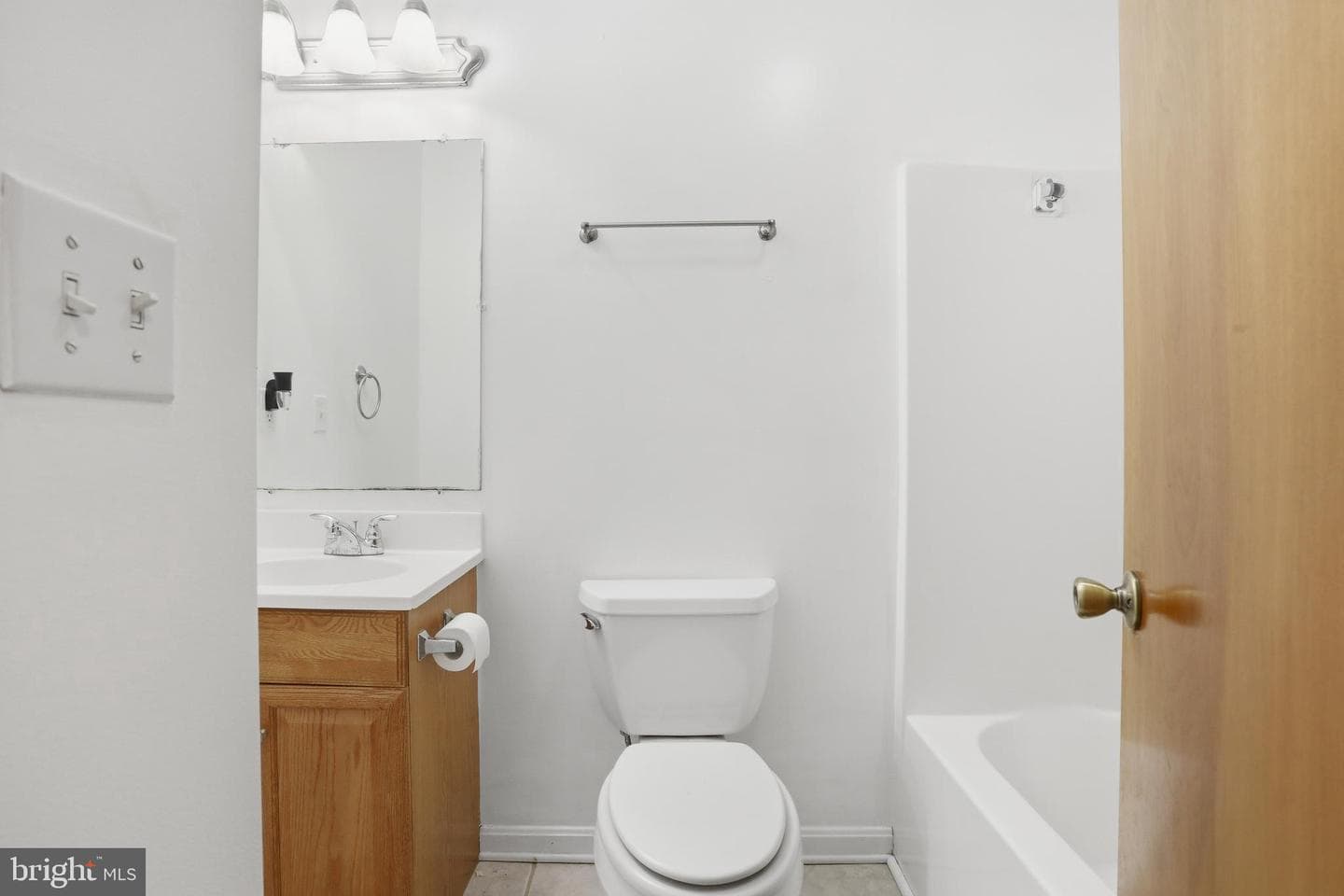 902 Enfield Drive photo 18