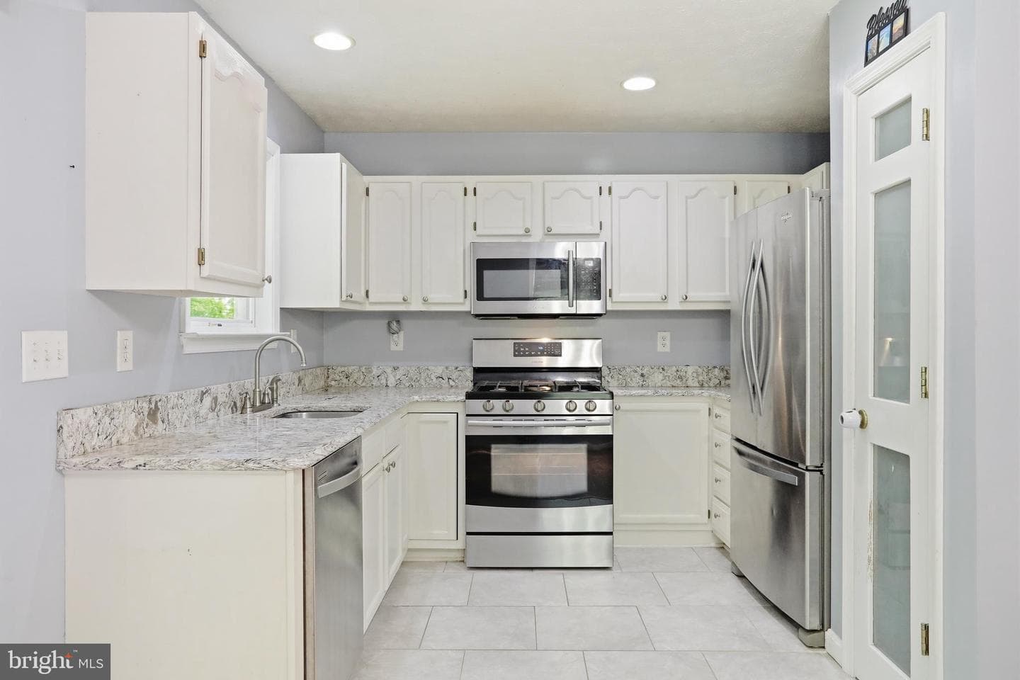 902 Enfield Drive photo 8