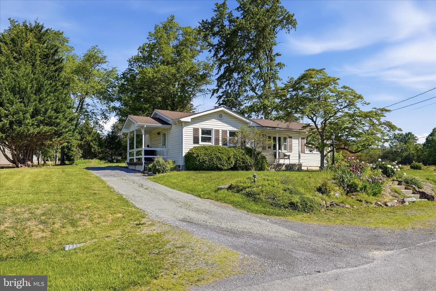 114 Harrison Lane photo 2