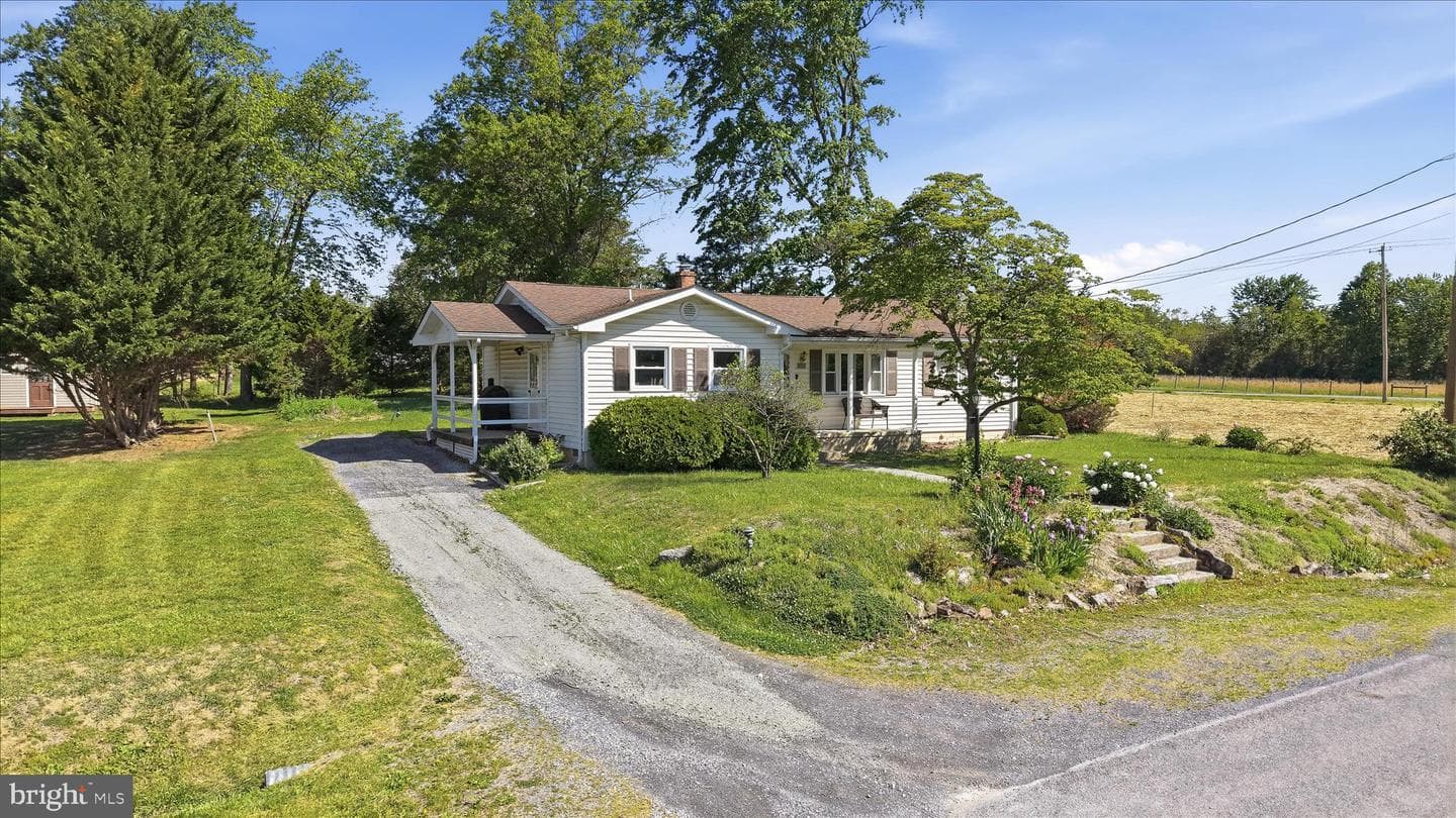 114 Harrison Lane photo 6