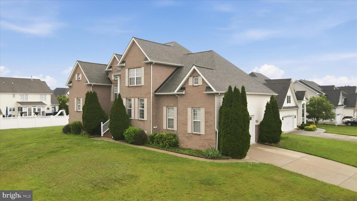 220 Flanagan Drive photo 4