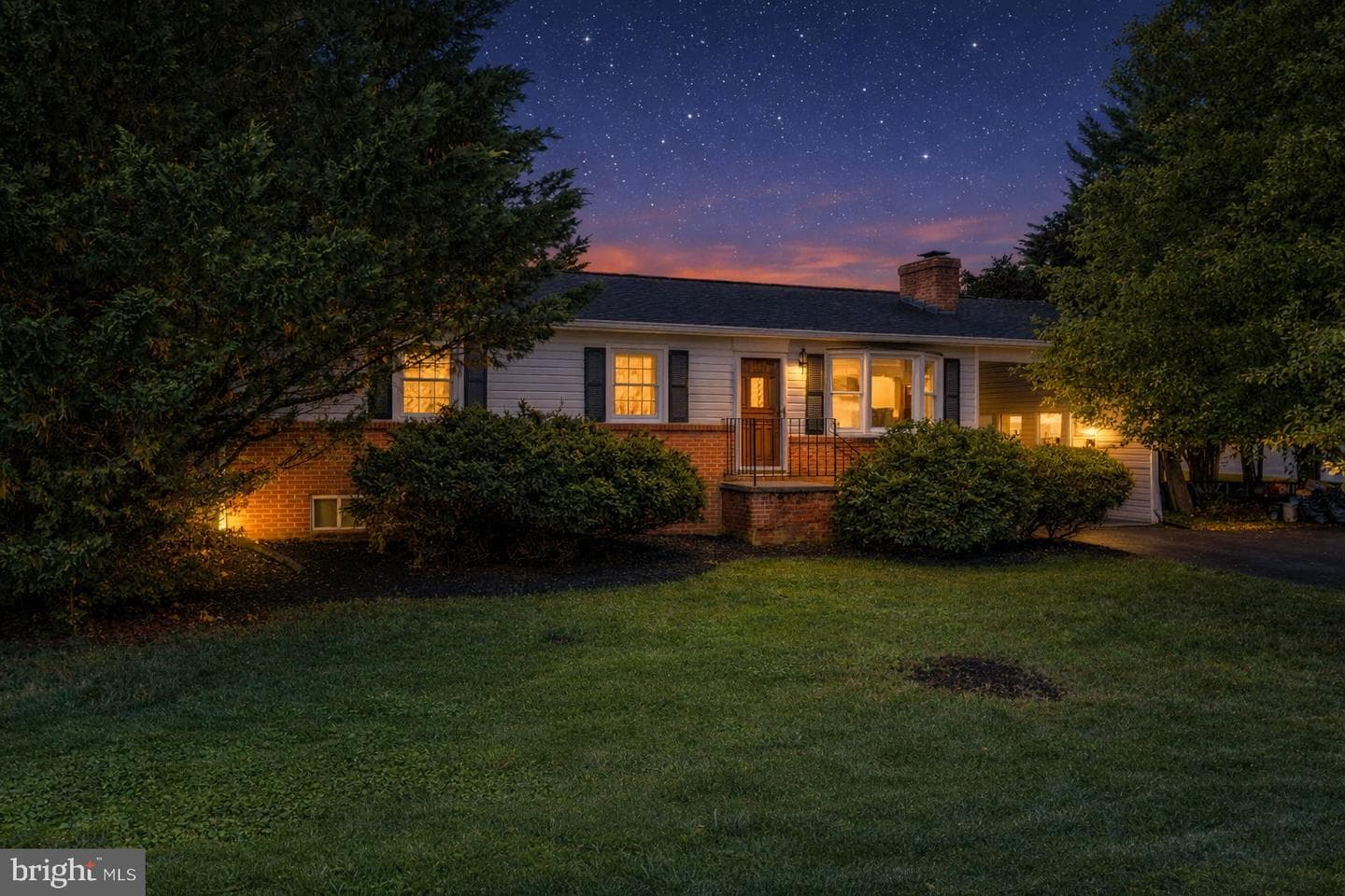 100 Huntcrest Circle photo 1