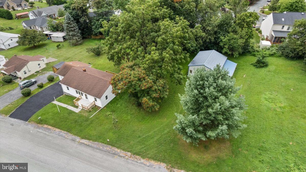 163 Margaret Lane photo 32