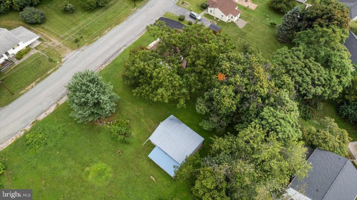 163 Margaret Lane photo 36