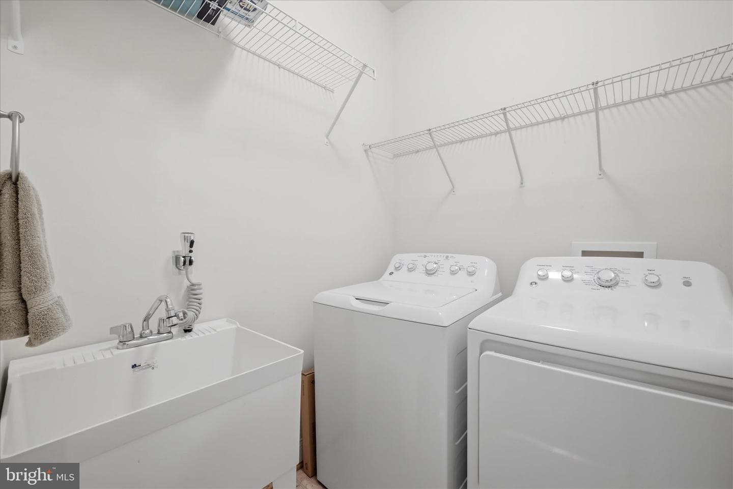120 Wales Court photo 26