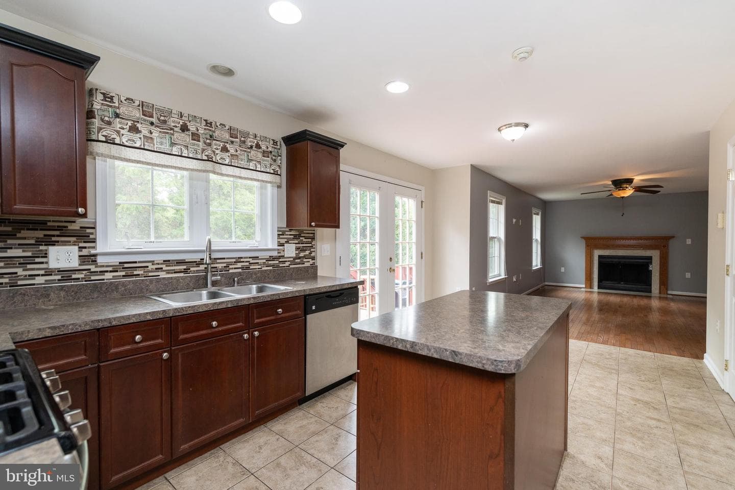 102 Blackpowder Court photo 14