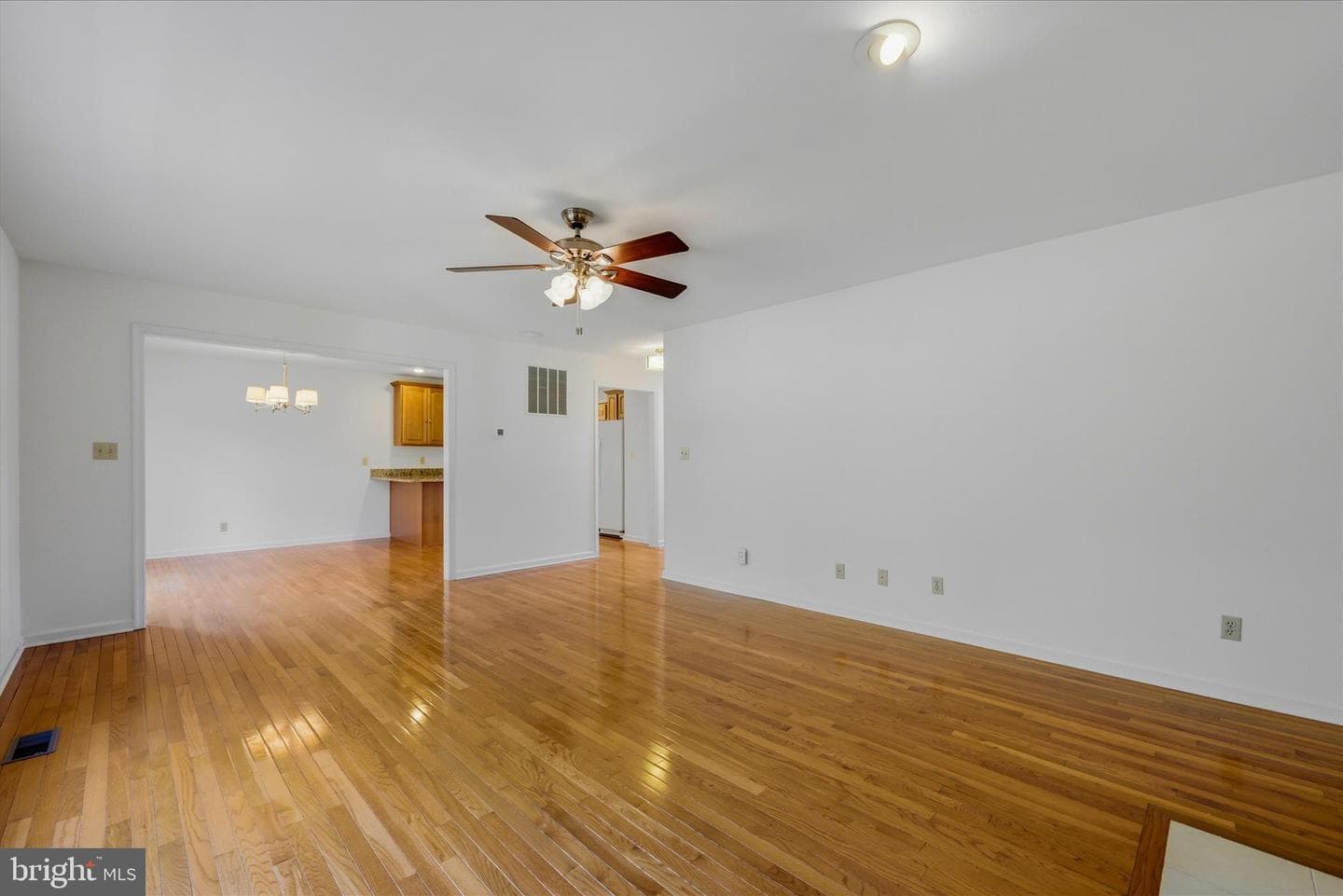 207 Stanley Drive photo 4