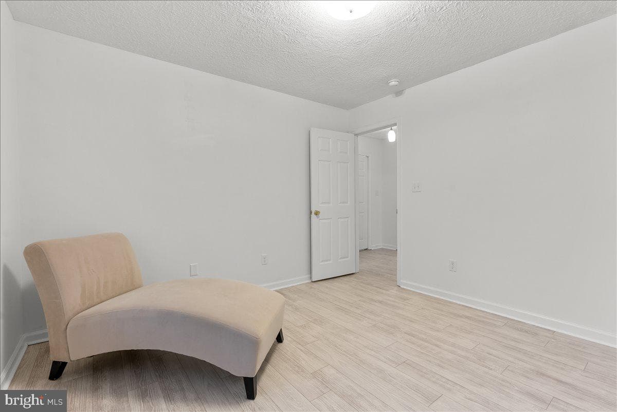 100 Woodlands Lane photo 28