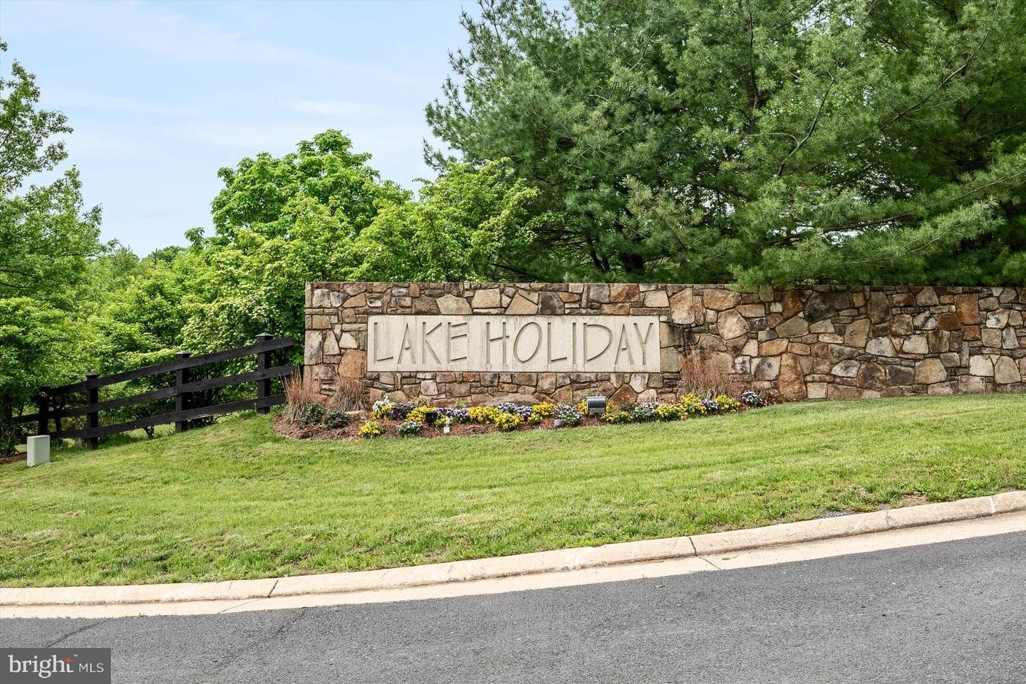 100 Woodlands Lane photo 43
