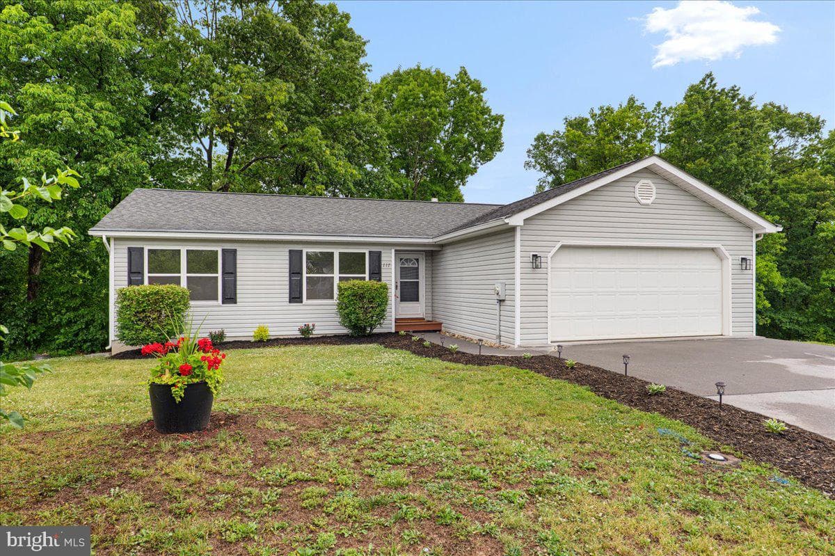 117 Ware Place photo 1
