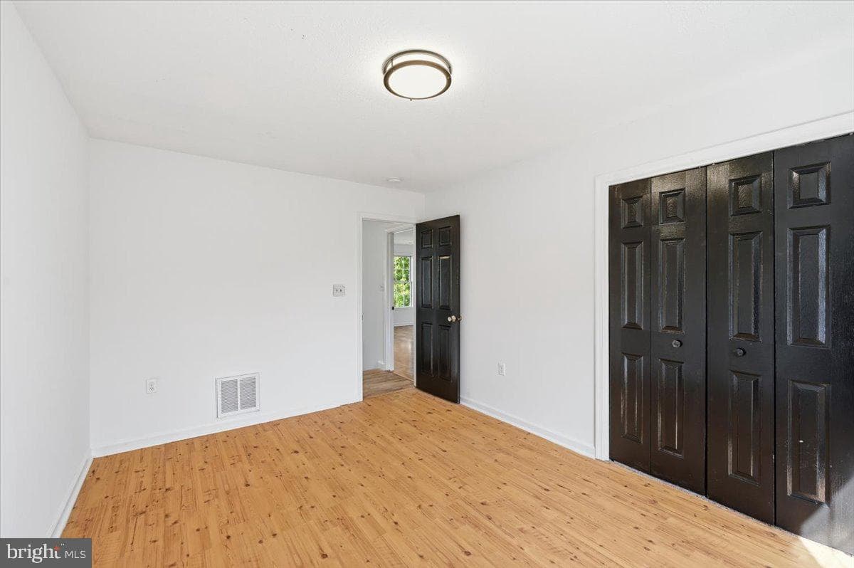 102 Romney Place photo 24